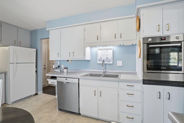 5105 Old Colony Road, Portage, MI 49024