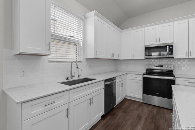 4040 Paddock Trail, Seguin, TX 78155