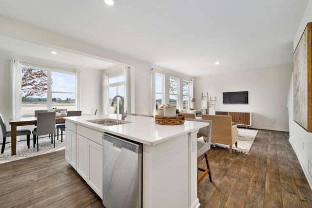 1248 Linden Terrace, Hampshire, IL 60140