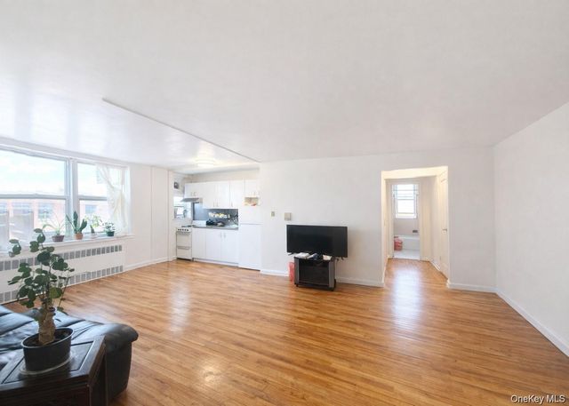 14444 41 Avenue 2A, Flushing, NY 11354