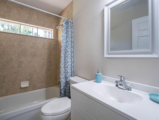 8265 97th Avenue, Vero Beach, FL 32967