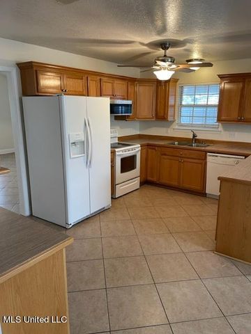 10399 3rd Avenue, D'iberville, MS 39540