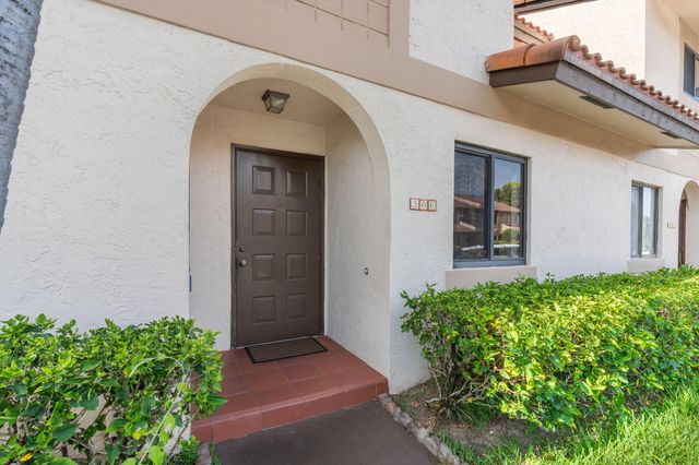 22075 Las Brisas Circle 306, Boca Raton, FL 33433