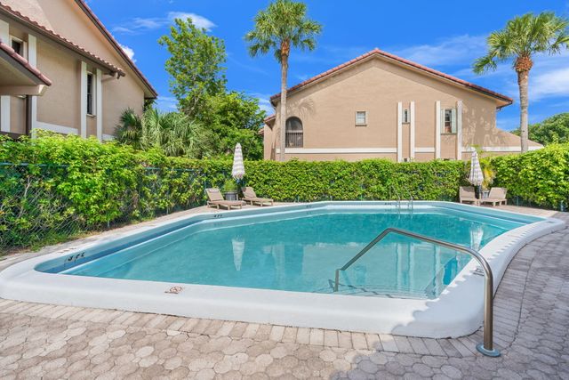 22075 Las Brisas Circle 306, Boca Raton, FL 33433
