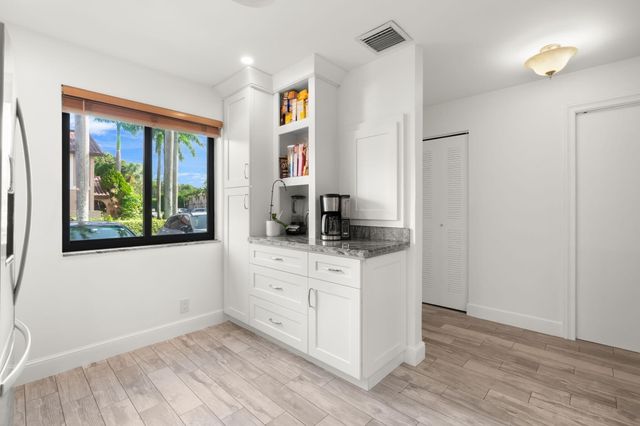 22075 Las Brisas Circle 306, Boca Raton, FL 33433