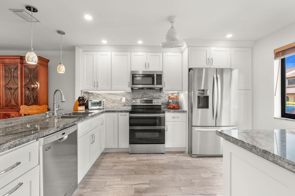 22075 Las Brisas Circle 306, Boca Raton, FL 33433