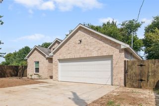 2006 Throckmorton Street, Gainesville, TX 76240