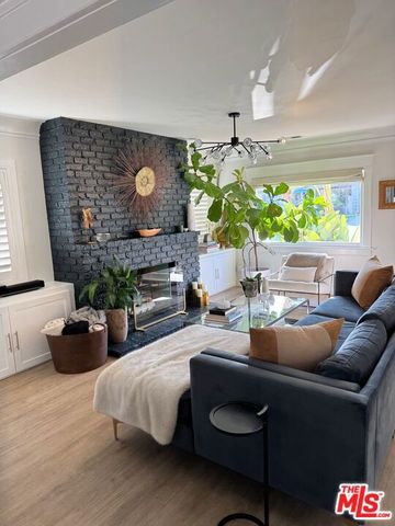 1636 Courtney Avenue, Los Angeles, CA 90046