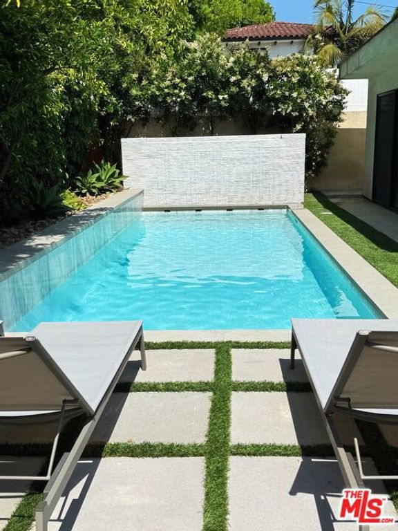 1636 Courtney Avenue, Los Angeles, CA 90046