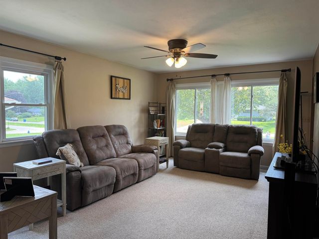 1412 Pleasant Valley Drive, Waterloo, IA 50701