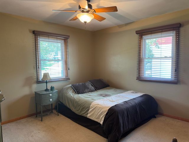 1412 Pleasant Valley Drive, Waterloo, IA 50701