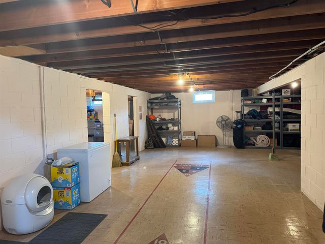 1412 Pleasant Valley Drive, Waterloo, IA 50701