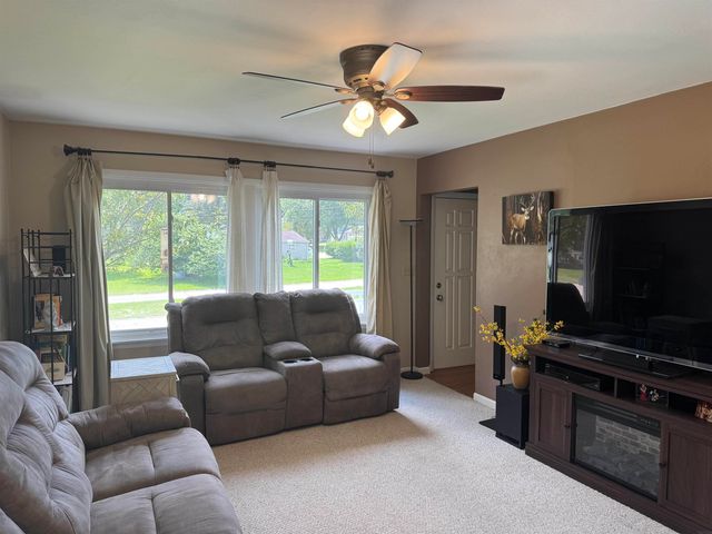 1412 Pleasant Valley Drive, Waterloo, IA 50701