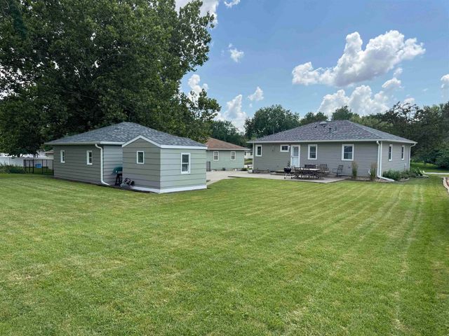 1412 Pleasant Valley Drive, Waterloo, IA 50701