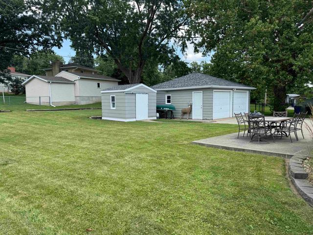1412 Pleasant Valley Drive, Waterloo, IA 50701
