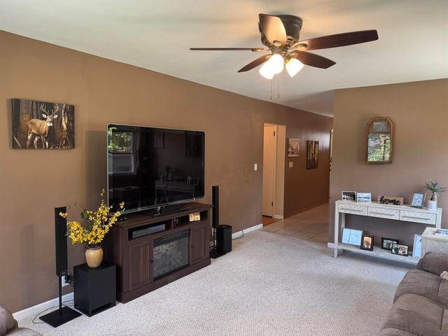 1412 Pleasant Valley Drive, Waterloo, IA 50701