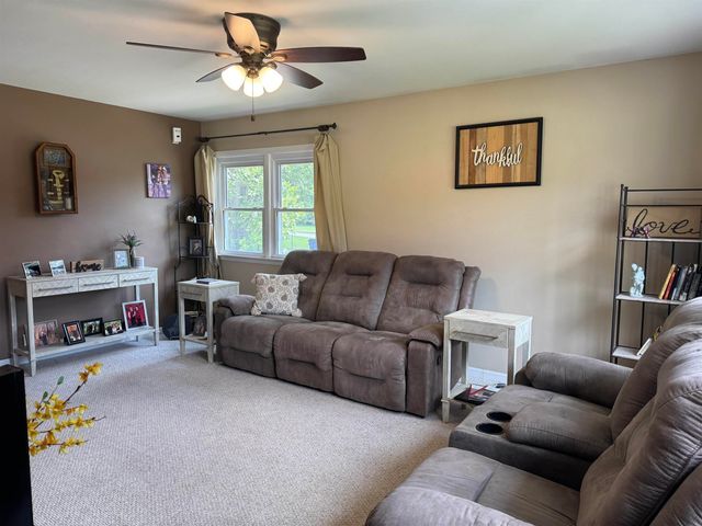 1412 Pleasant Valley Drive, Waterloo, IA 50701