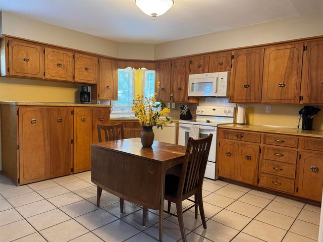 1412 Pleasant Valley Drive, Waterloo, IA 50701