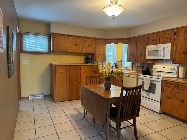 1412 Pleasant Valley Drive, Waterloo, IA 50701