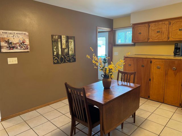 1412 Pleasant Valley Drive, Waterloo, IA 50701