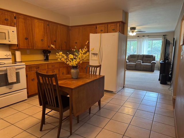 1412 Pleasant Valley Drive, Waterloo, IA 50701