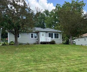 1412 Pleasant Valley Drive, Waterloo, IA 50701
