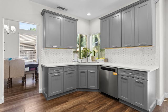 11742 Tenderfoot Dr, Gold River, CA 95670