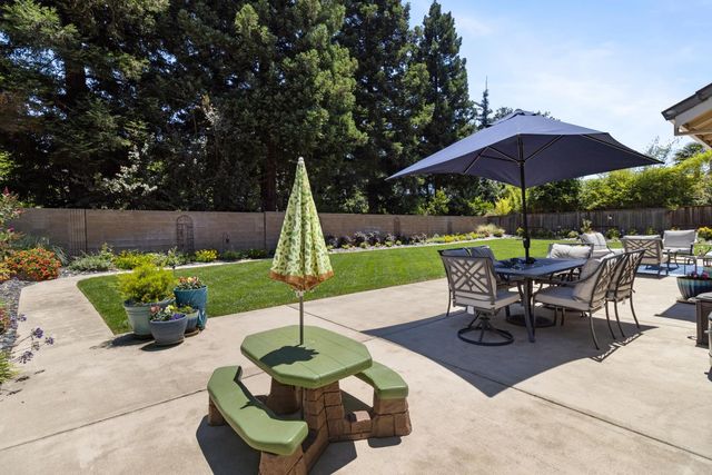 11742 Tenderfoot Dr, Gold River, CA 95670