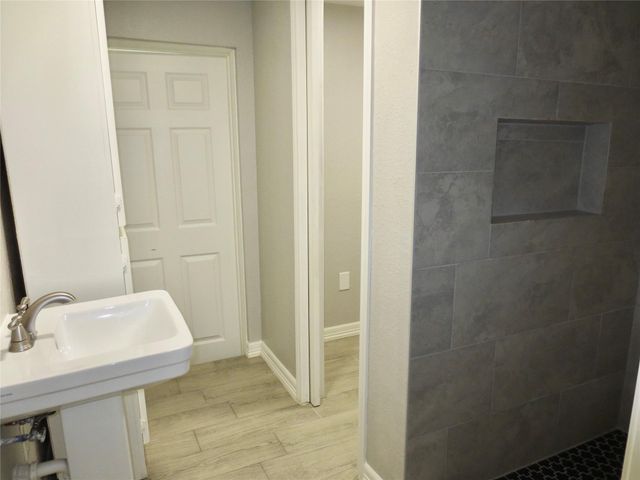 2204 Parker Road B, Houston, TX 77093