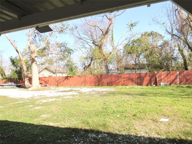 2204 Parker Road B, Houston, TX 77093