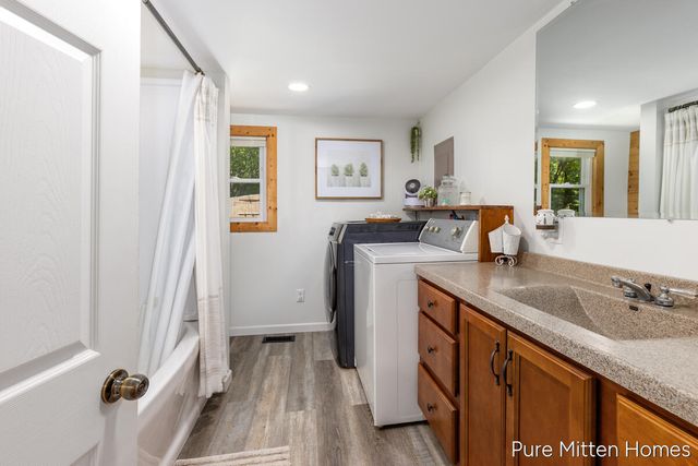 5234 S Johnson Road, Greenville, MI 48838