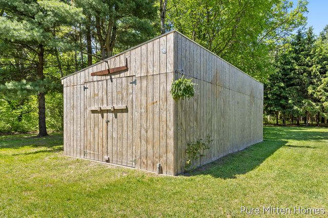 5234 S Johnson Road, Greenville, MI 48838