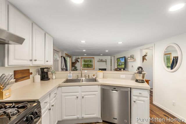 5234 S Johnson Road, Greenville, MI 48838