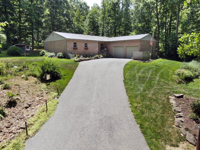 1580 GIRL SCOUT RD, Denver, PA 17517