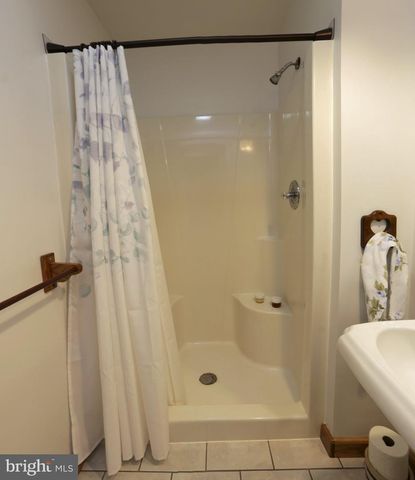 1580 GIRL SCOUT RD, Denver, PA 17517