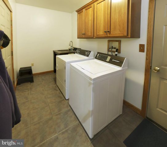 1580 GIRL SCOUT RD, Denver, PA 17517