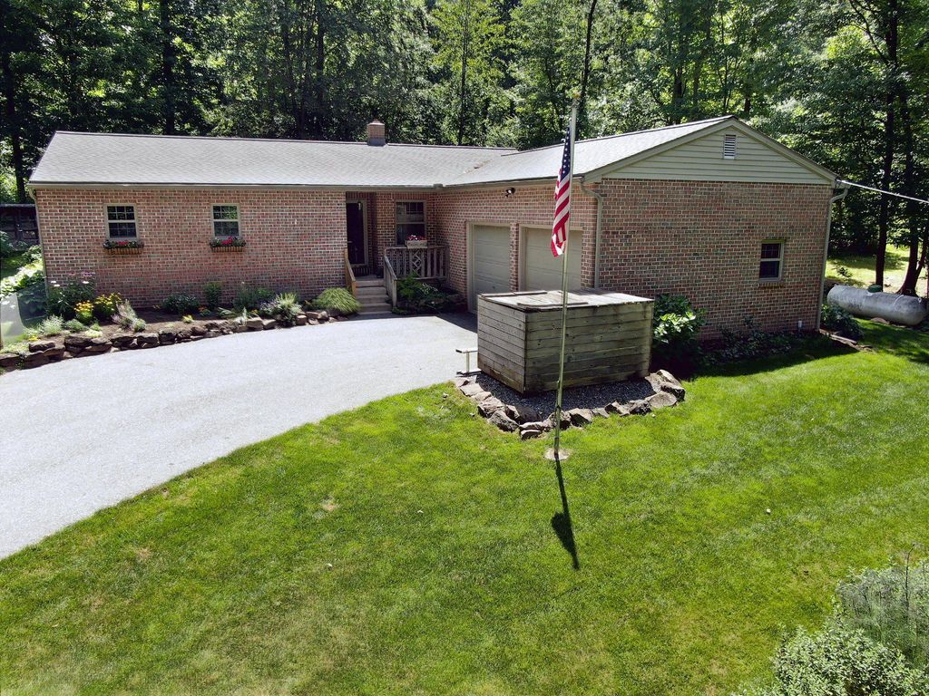 1580 GIRL SCOUT RD, Denver, PA 17517