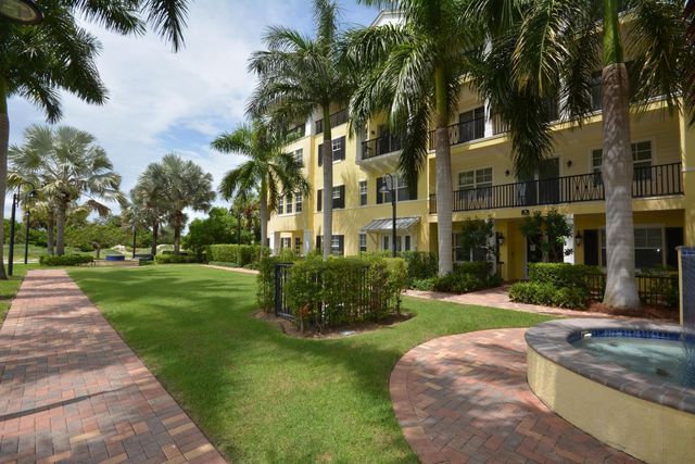 229 N Latitude Circle, Delray Beach, FL 33483