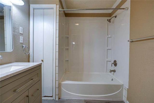 6306 E 152nd Street, Grandview, MO 64030