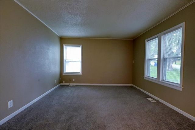 6306 E 152nd Street, Grandview, MO 64030
