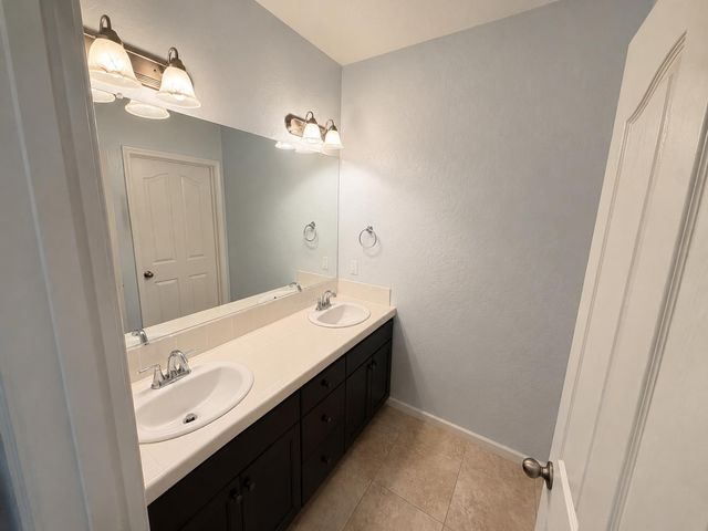 3742 Wrenwood Avenue, Clovis, CA 93619