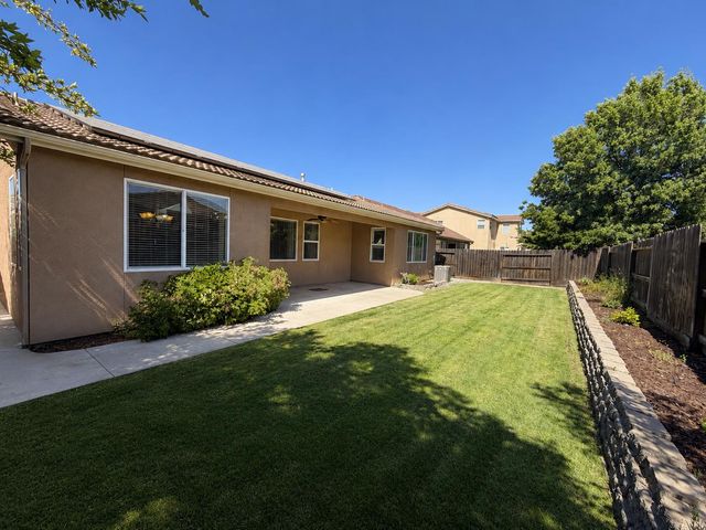 3742 Wrenwood Avenue, Clovis, CA 93619