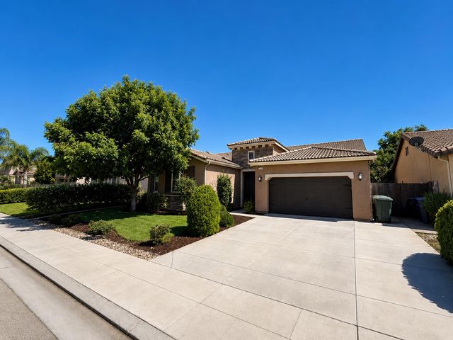 3742 Wrenwood Avenue, Clovis, CA 93619