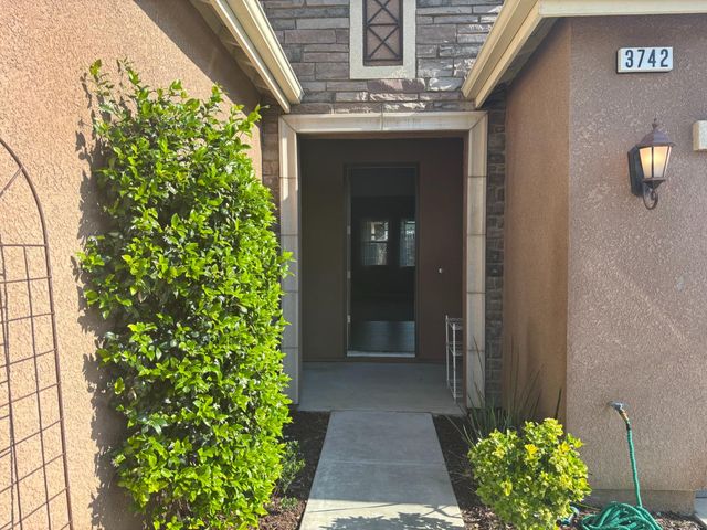 3742 Wrenwood Avenue, Clovis, CA 93619