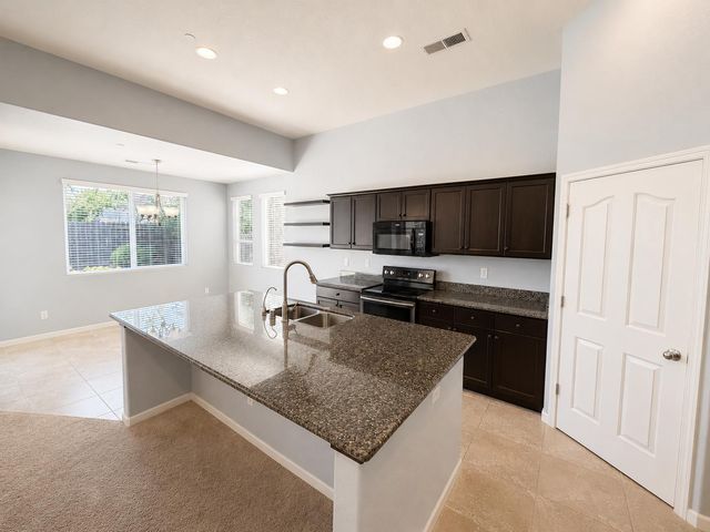 3742 Wrenwood Avenue, Clovis, CA 93619