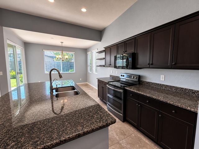 3742 Wrenwood Avenue, Clovis, CA 93619