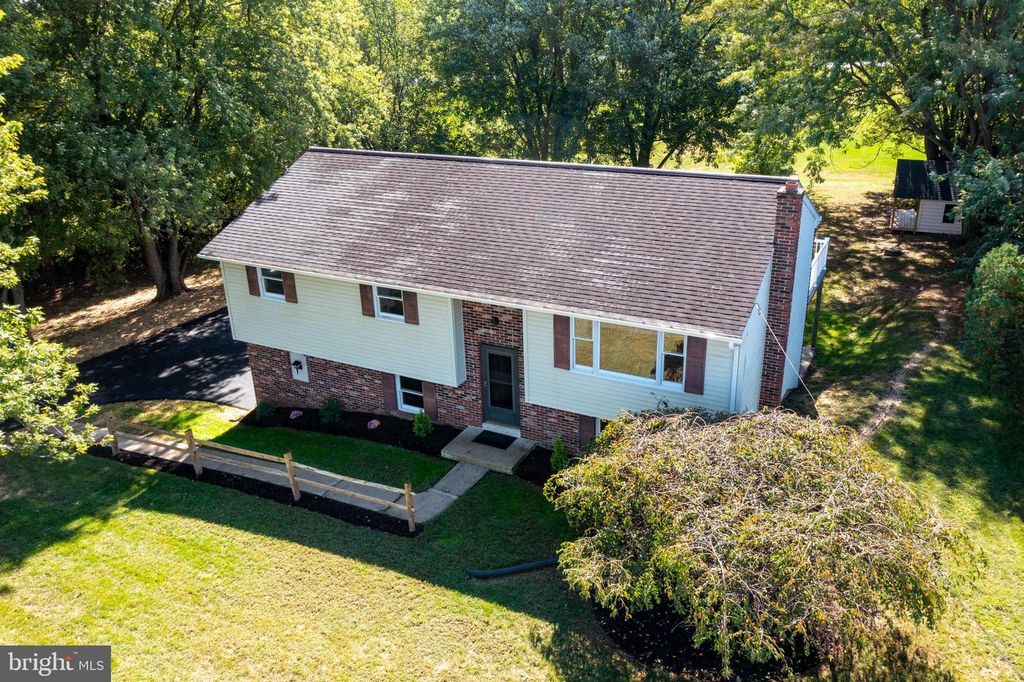 2891 NEWPORT RD, Manheim, PA 17545