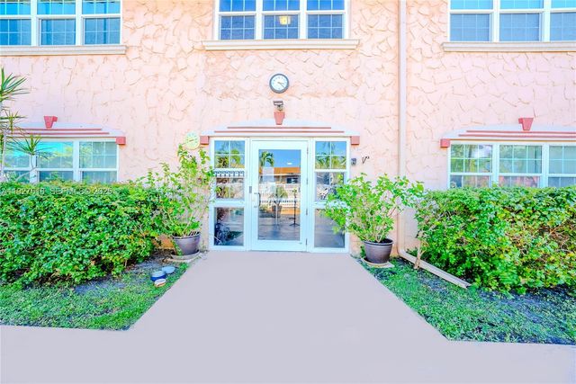 221 SE 9th Ave 202, Pompano Beach, FL 33060