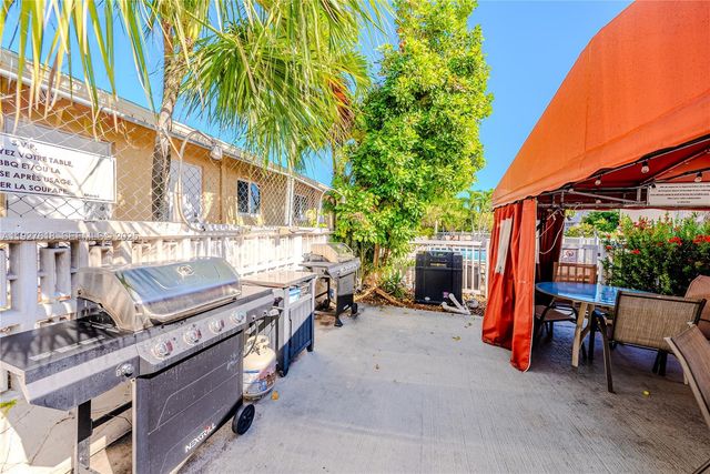 221 SE 9th Ave 202, Pompano Beach, FL 33060