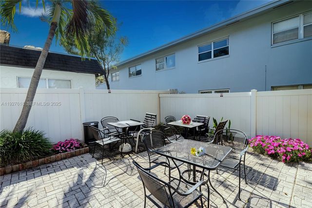 221 SE 9th Ave 202, Pompano Beach, FL 33060